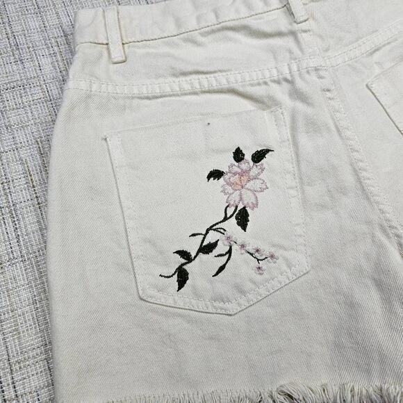 Zara Floral Embroidered Cream-White Denim Shorts Size 6 - Picture 7 of 7